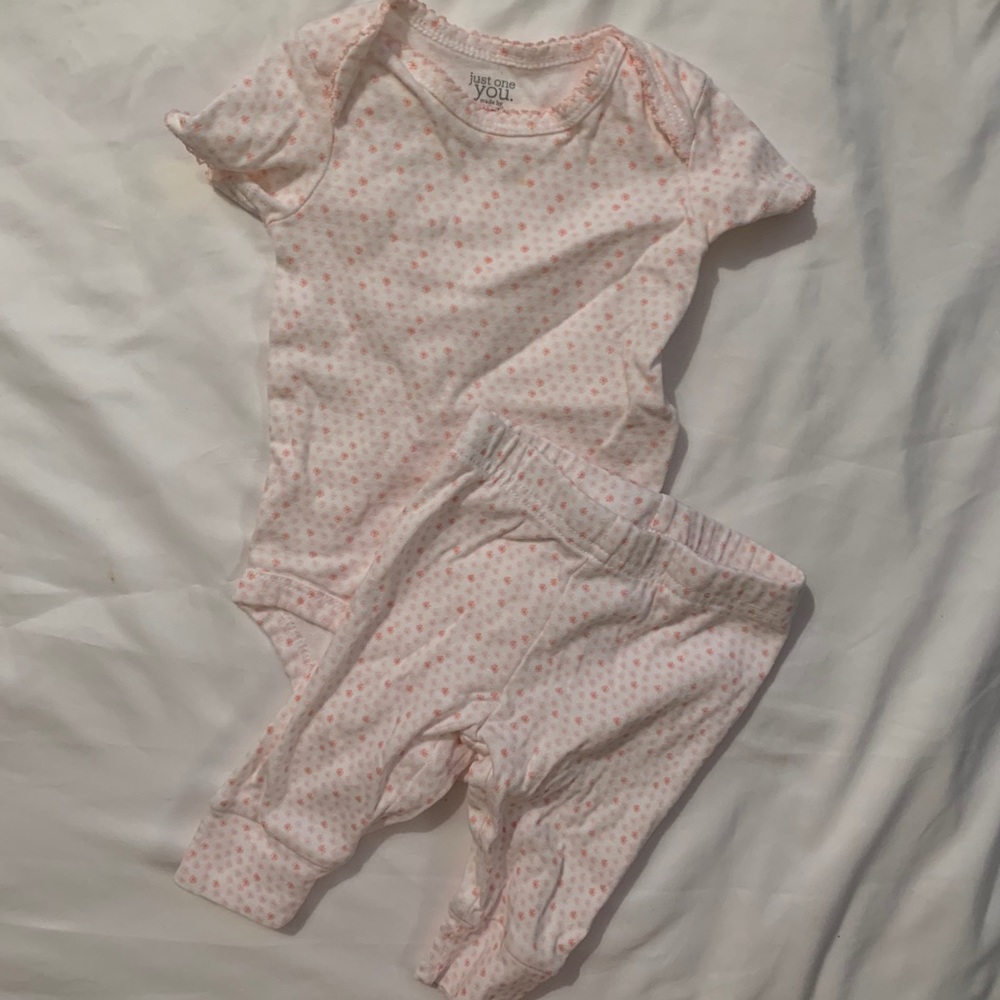 Simple pink and white set